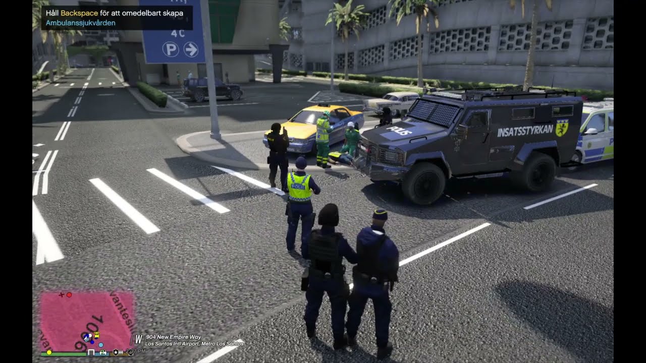 flygplats polis person med vapen och bomb !!!
