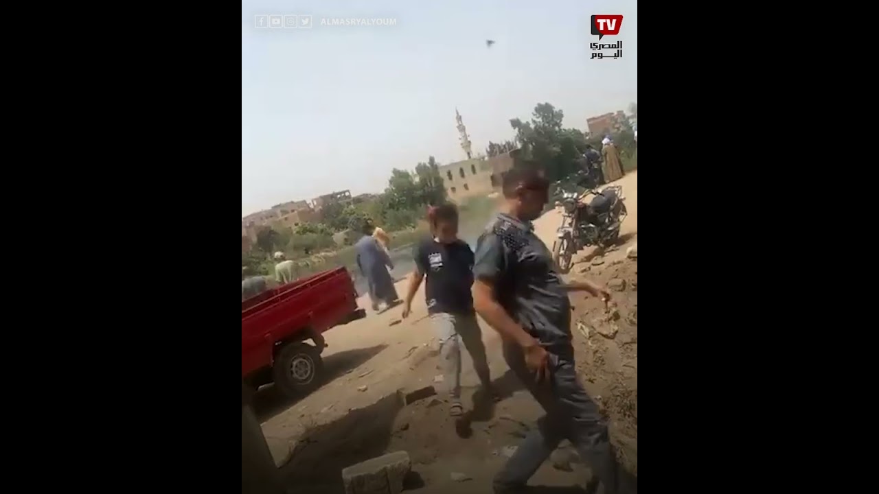 بداخله 26 فتاة.. انهيار أسر ضحـ ـايا معدية أبو غالب بعد سقـ ـوط الميكروباص بالركاب في مياه النيل