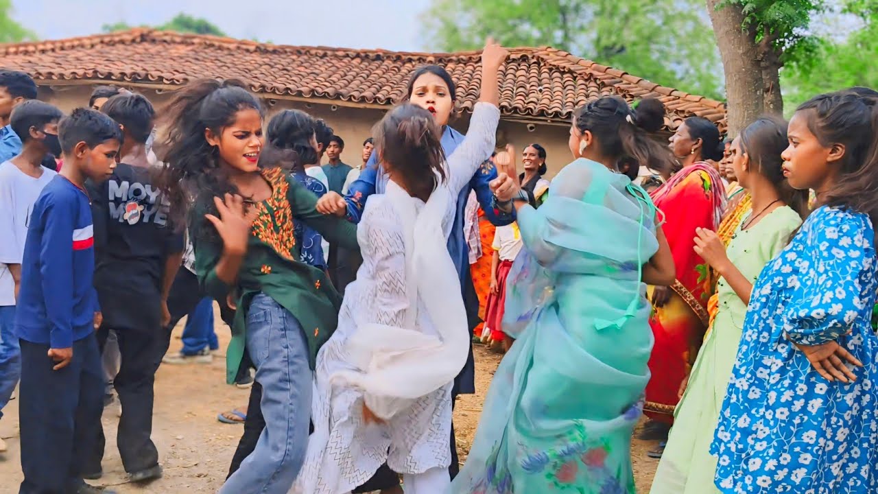 Hawa Lagay de Sahiya नागपूरी viral song में होट वाली मोटी लड़की हिला दिया सिंगाल डांस कर के video
