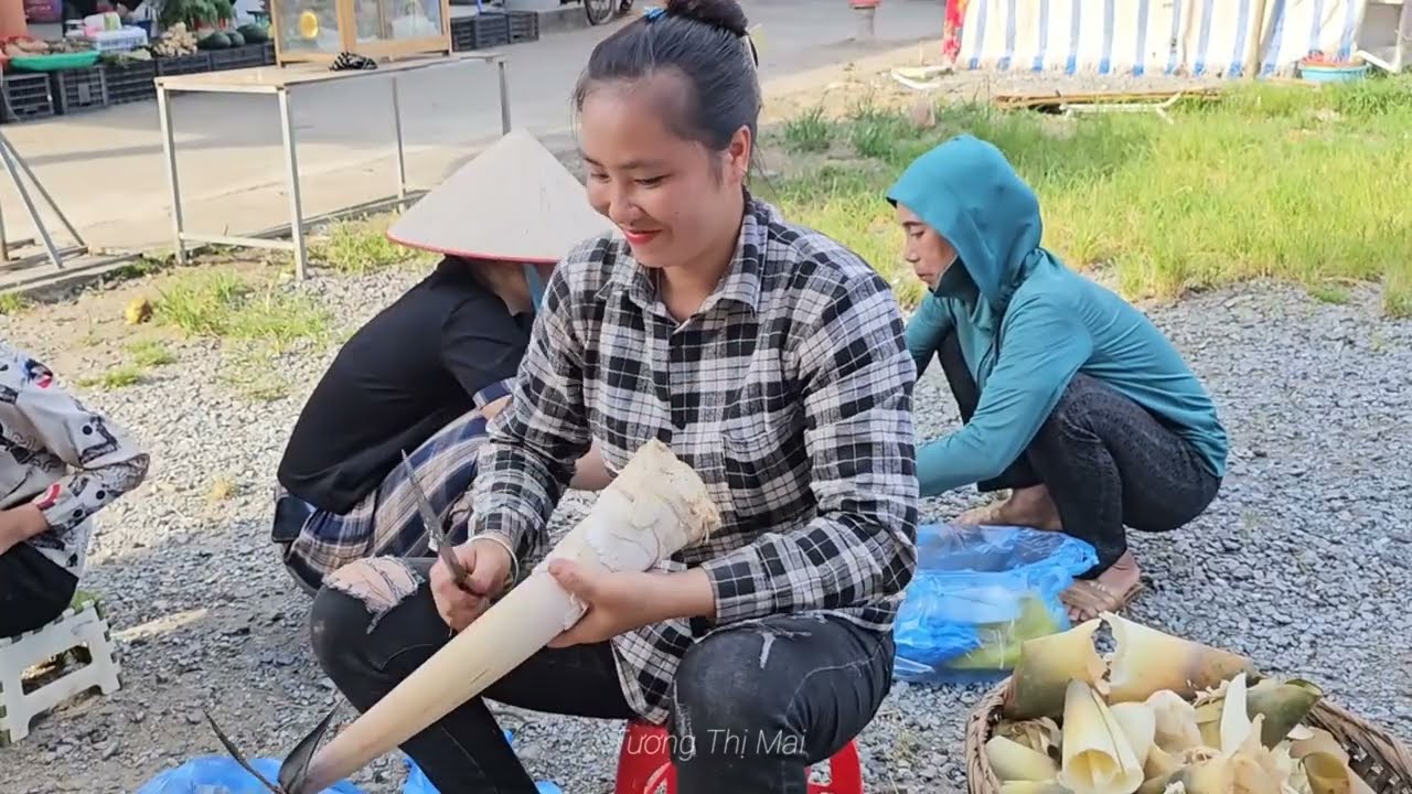 Three days of harvesting bamboo shoots to sell with my daughter | Tương Thị Mai