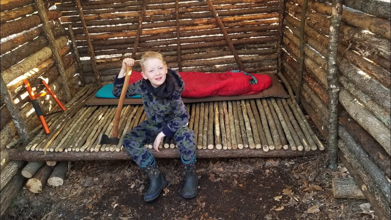 Сборка бревенчатой ​​хижины Bushcraft — 8 дней зимнего кемпинга и приготовления пищи в примитивно...