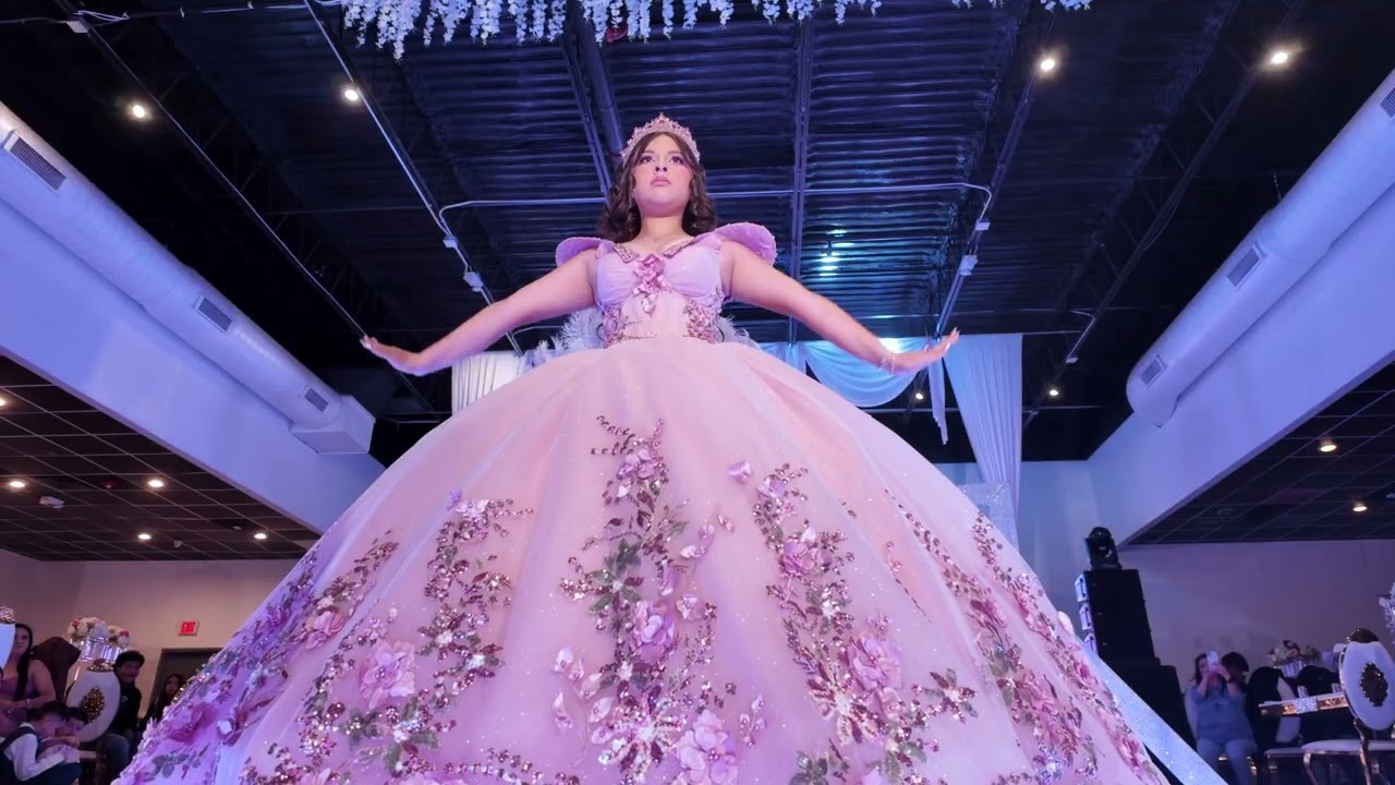 El vals de Adriana Vazquez en Garland Texas
