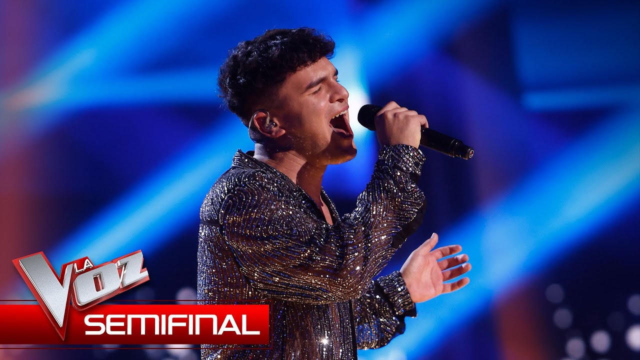 Manuel canta 