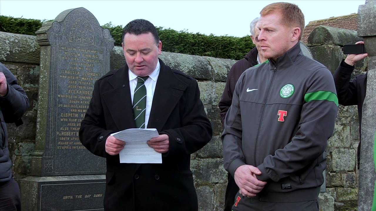 Celtic FC - First Team visit John Thomson grave