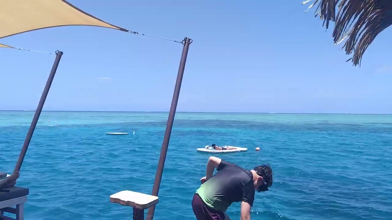 Seventh Heaven floating bar and restaurant, Fiji 