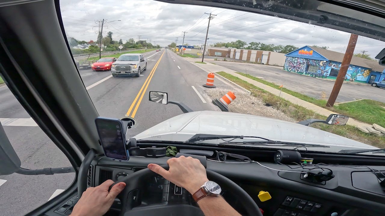 Truckers Love When Cars Help Us Out.