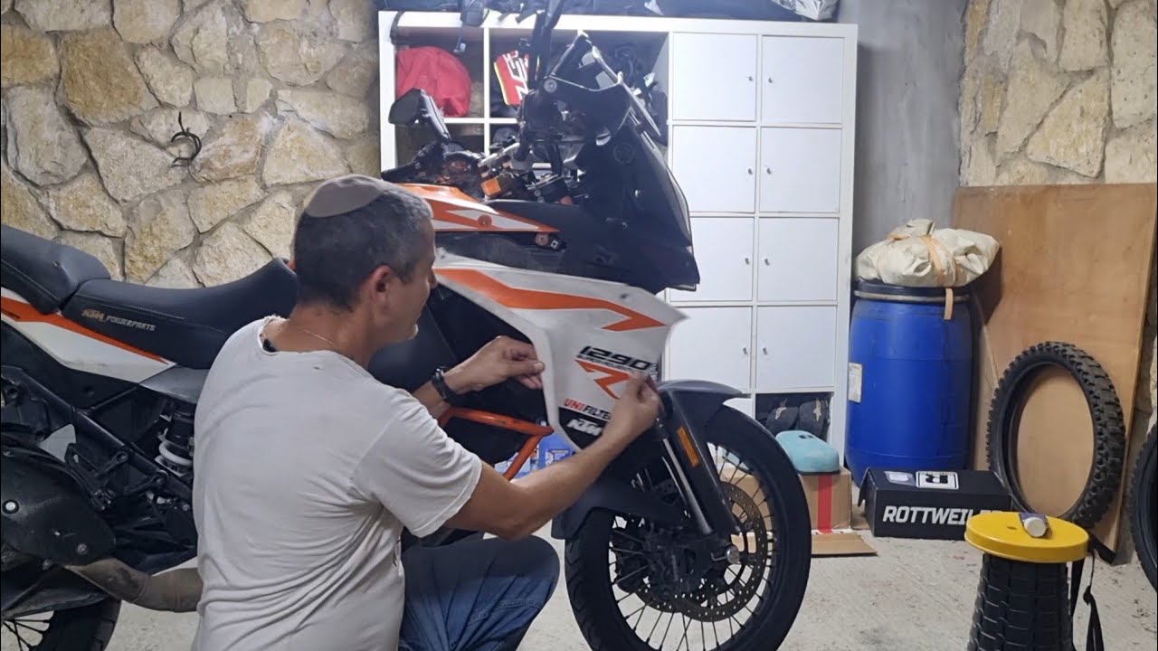1x90  פירוק פלסטיקה קדמית לאופנועי