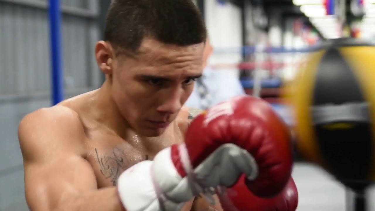 Oscar Valdez: Perfect technique on double end bag for Scott Quigg