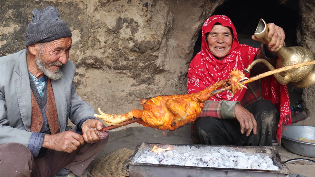 Old Lovers Grilled Chicken in the Cave Like 2000 Years Ago|  Living in a Cave | Afghanistan Village