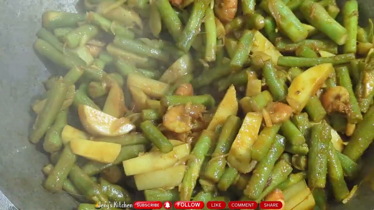 কিভাবে আলু কচুর লতি দিয়ে চিংড়ি মাছের ভুনা করবেন? Roasted Shrimp with Potatoes & Taro Stolon Recipe