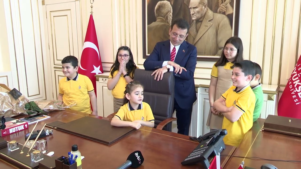 Ekrem İmamoğlu, makam koltuğunu minik Ecrin'e devretti!