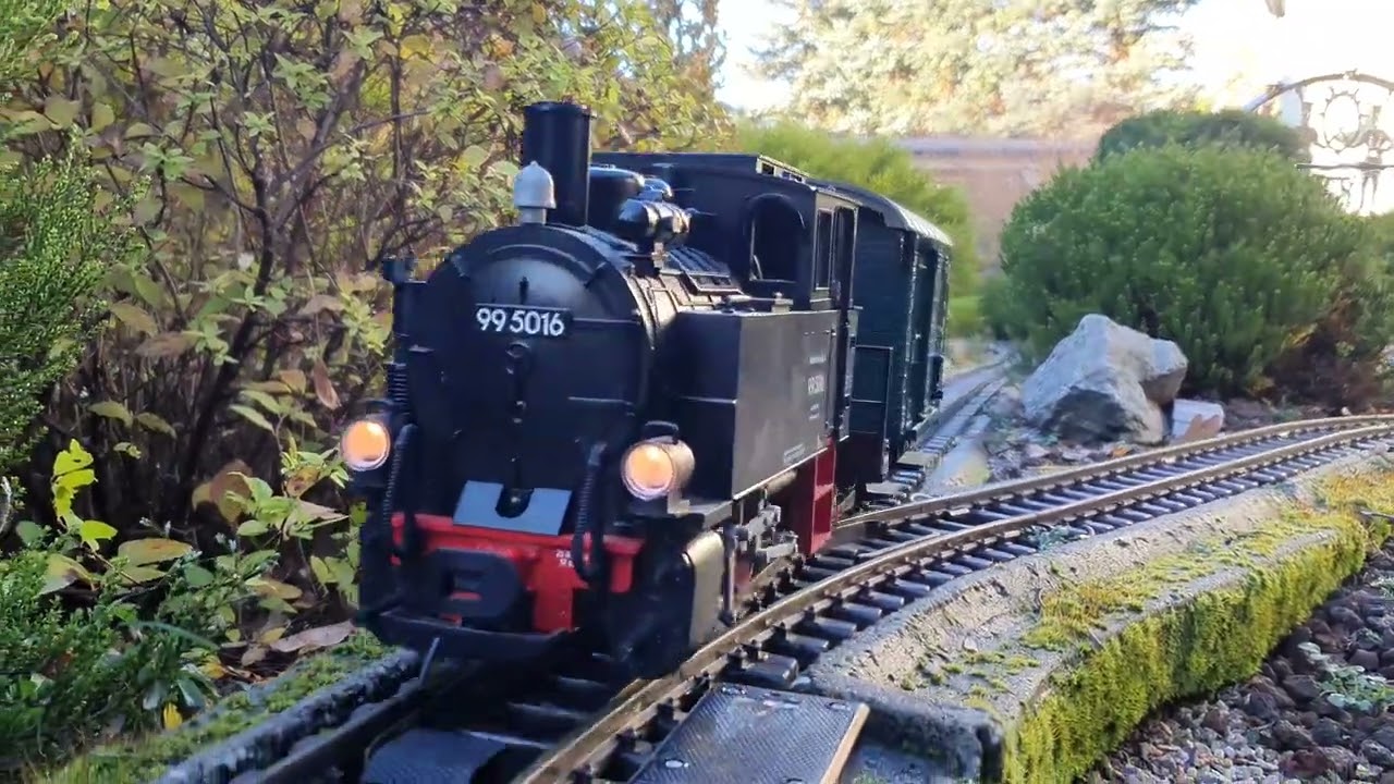 LGB Gartenbahn Vor dem Haus, Dampflok Sächsische 4K und die kleine Dicke