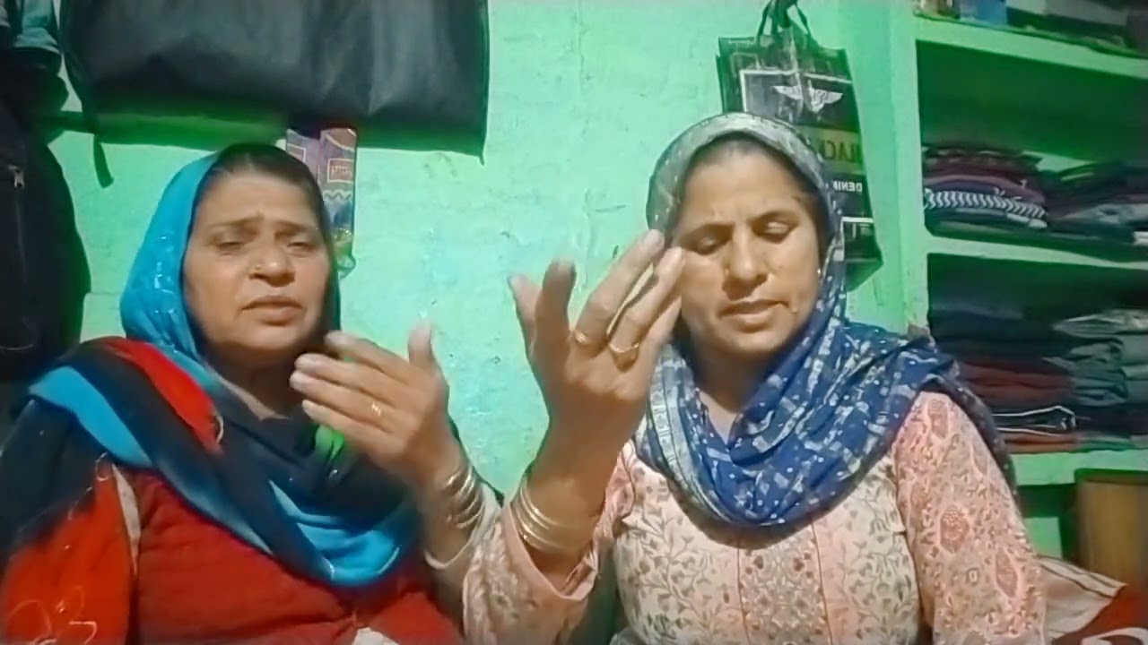Bhudhiya bhi bell bottom pehne lagi . Agwanpur ki mandli 