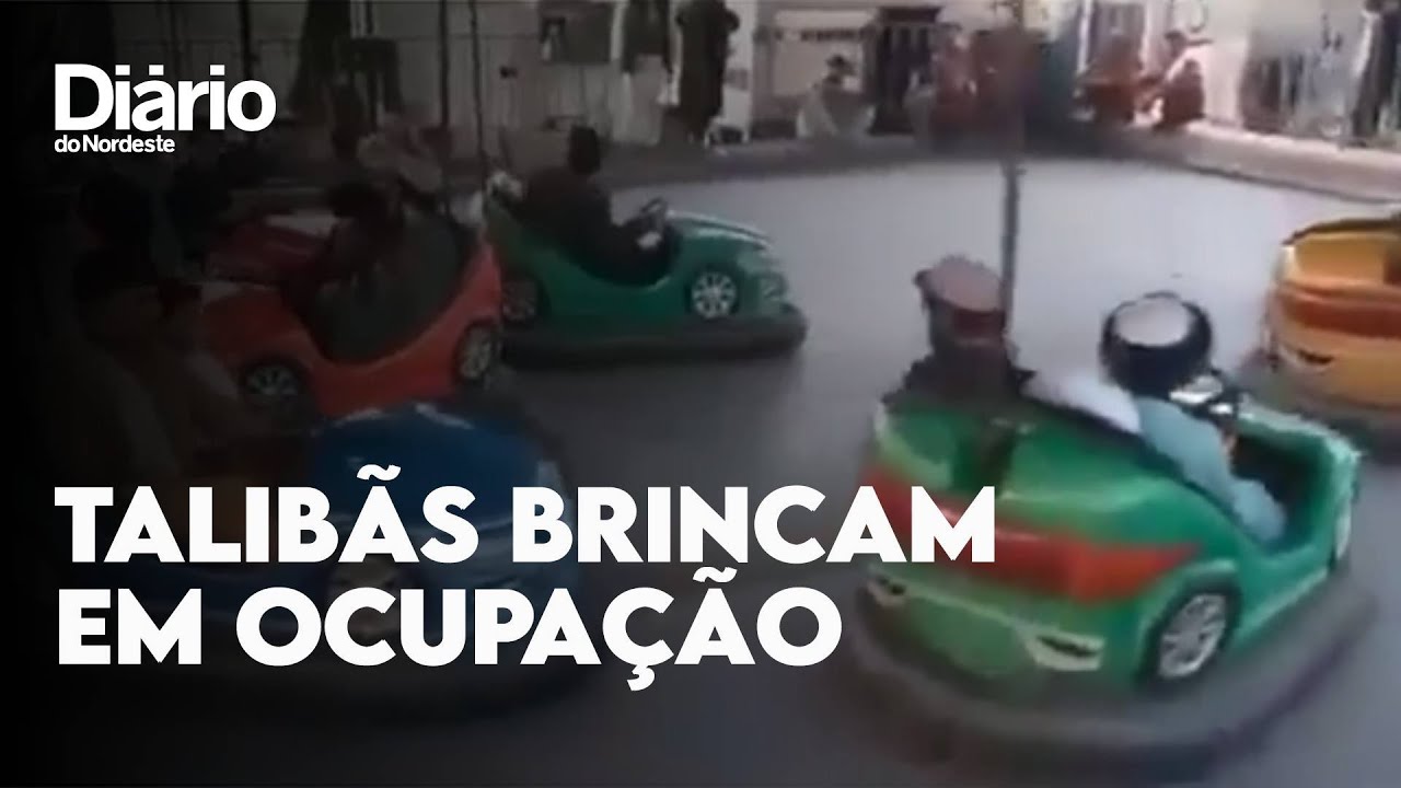 Afeganistão | Membros do Talibã se divertem em carrinho bate-bate em Cabul