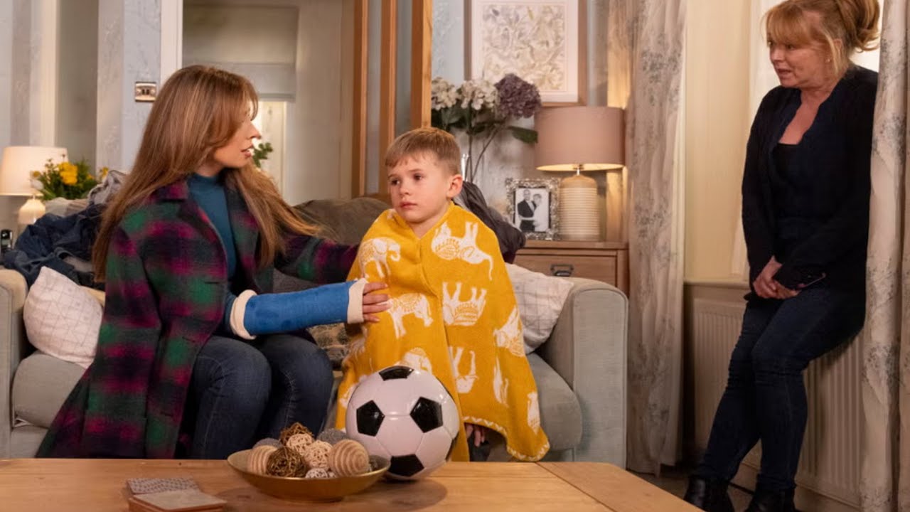 Bertie Almost Drowns, Dylan Smuggles The Phone | Coronation Street Spoilers