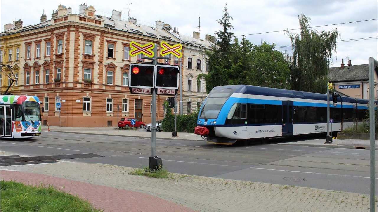 Křížení železniční a tramvajové tratě v Olomouci