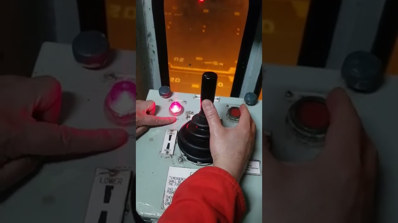 Tutorial how to operate Ships Gantry Crane. By Punat