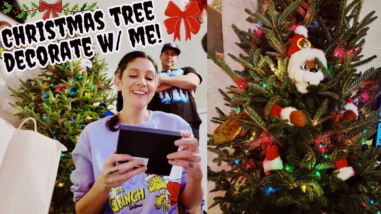 VLOGMAS Day 5!🎄 Decorating the Christmas Tree + Holiday Decor Surprise!🖤