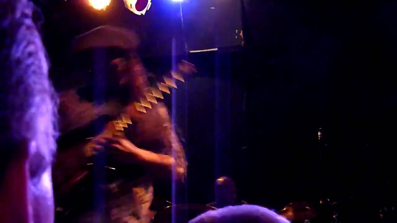 Victor Wooten and Regi Wooten Trading Solos (Ridiculous!)