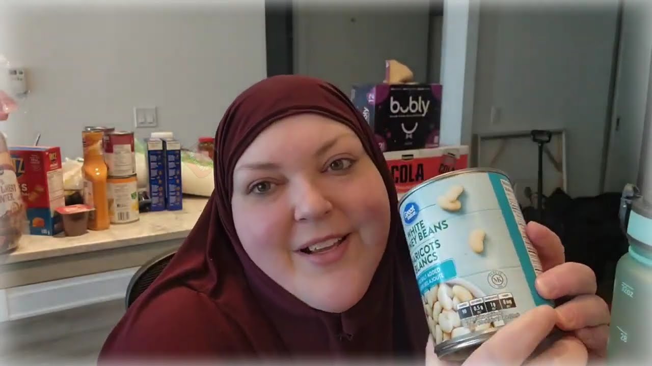 Foodie Beauty Loves Watching Herself On The Big Screen After Cooking And Cleaning