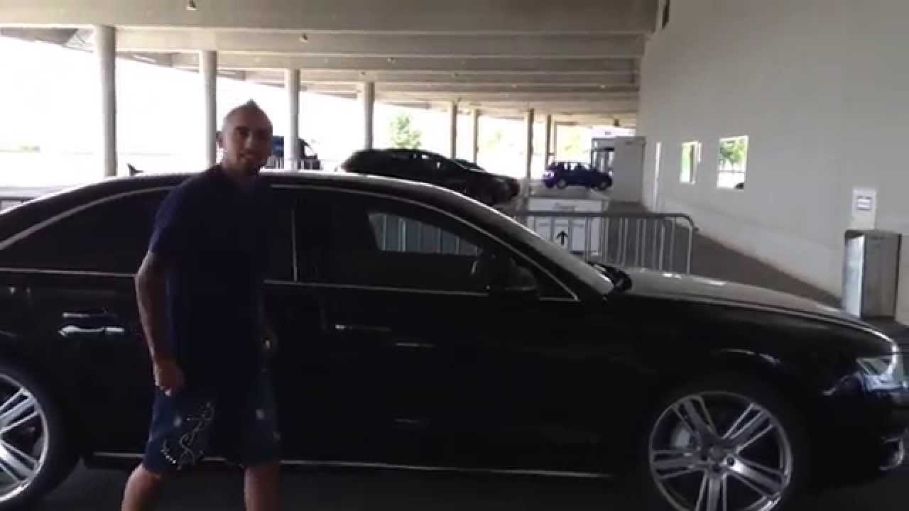 FC Bayern: Arturo Vidal kommt in die Allianz Arena - Die ersten Aufnahmen des Chilenen in M&uuml;nchen