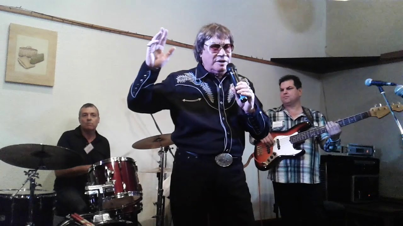 Eddie Low singing  How Great thou Art at Paihia Country Music festival