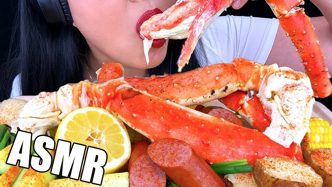ASMR GIANT KING CRAB LEGS + GARLIC LEMON BUTTER SAUCE *RECIPE* SEAFOOD BOIL MUKBANG | ASMR Phan