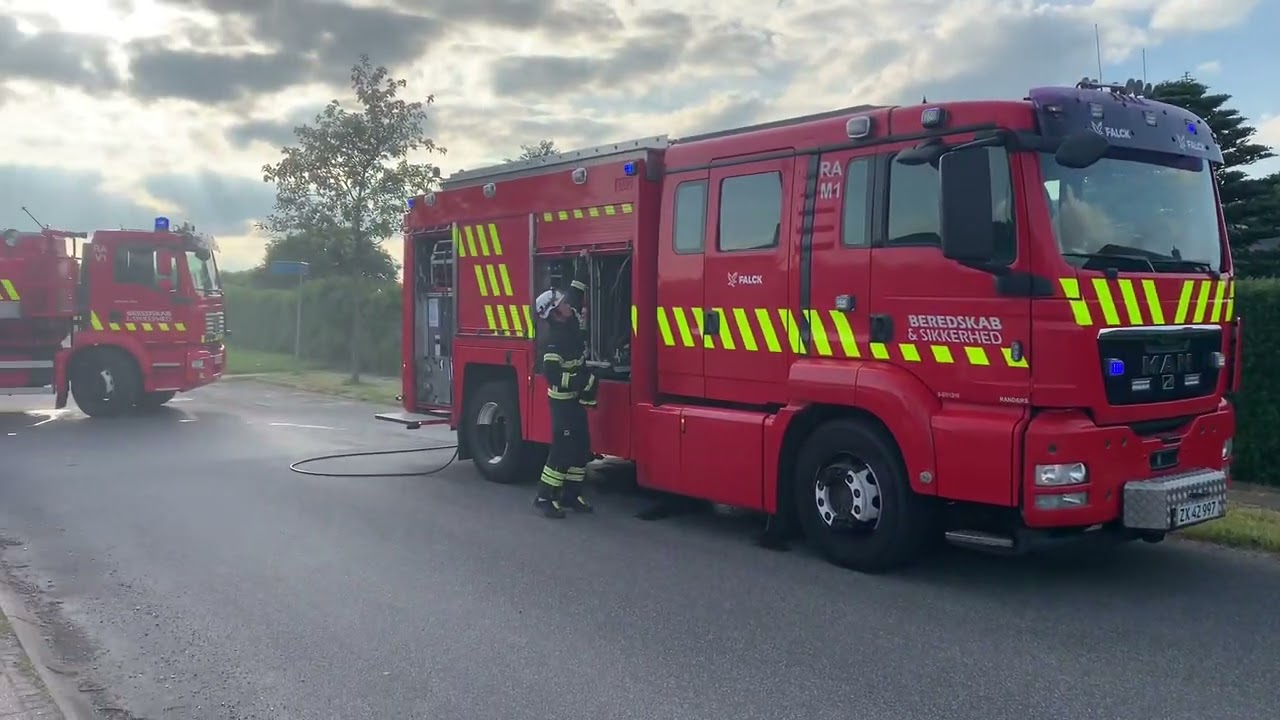 Voldsom brand i garage i Asferg ved Randers