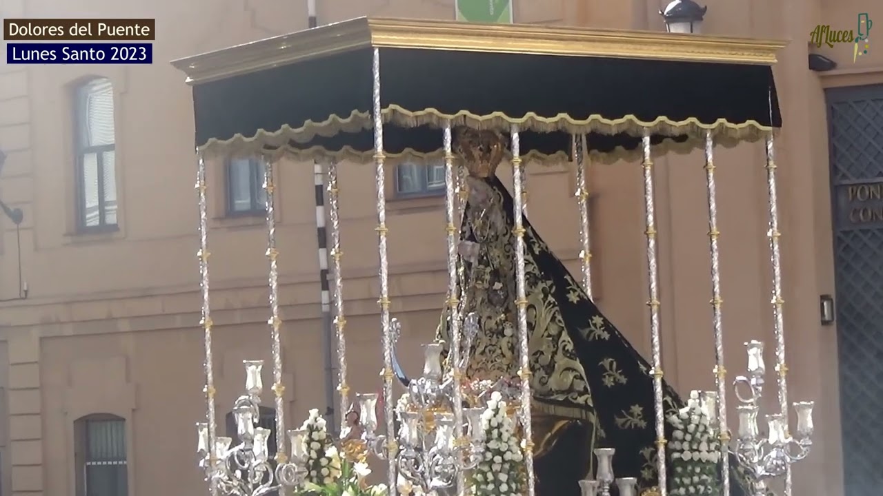 Salida del Palio de Nra. Sra. de los Dolores del Puente. Lunes Santo 2023. Semana Santa de Málaga.