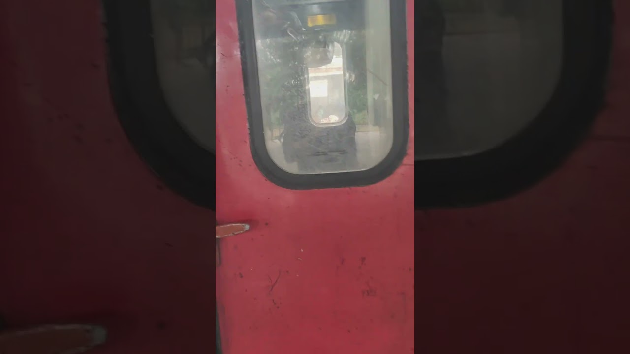 15182 Lokmanyatilak To Mau Junction arrived at station #train#shorts #railway