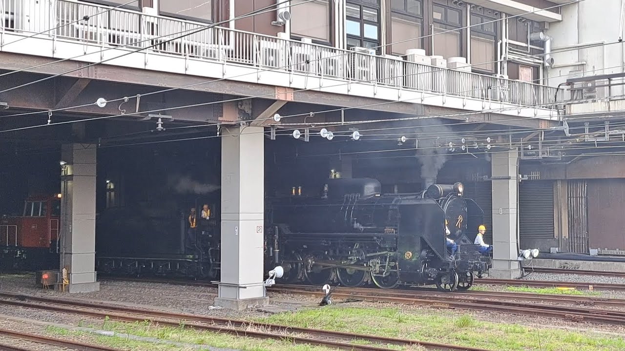 「大宮に蒸気機関車が！」D51-498[群]大宮総合車両センター４回汽笛鳴らして入区。