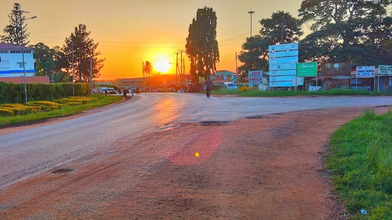 this is KWALE TOWN, it's NOT what I EXPECTED !!! Walking tour in Kenya, AFRICA 🇰🇪