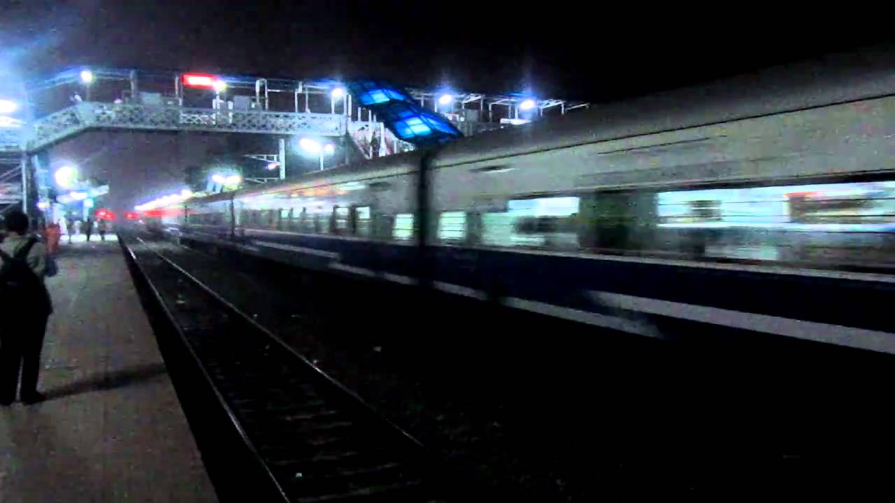 Panto on Fire : Patna Janshatabdi sparking all the way !!