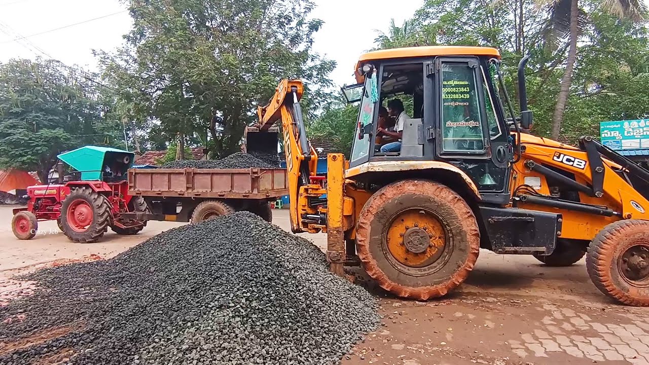 JCB 3DX Video | Yellow JCB Excavator Loading Black Stone Gravel in Mahindra Tractor Trolley Video