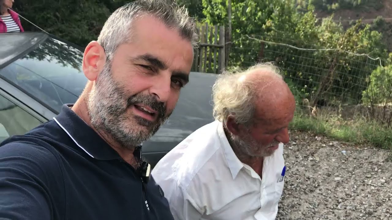 ΑΓΓΕΛΟΣ ΚΑΙ ΜΠΙΛΙΑΣ ΕΤΟΙΜΑΖΟΥΝ ΤΟ ΑΥΤΟΚΙΝΗΤΟ ΓΙΑ ΤΟ ΠΑΖΑΡΙ ΣΤΗΝ ΚΑΡΔΙΤΣΑ