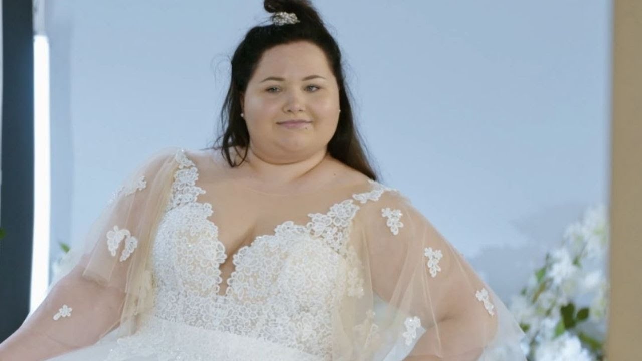Iza obroniła kolor rękawków w tej sukni: 
