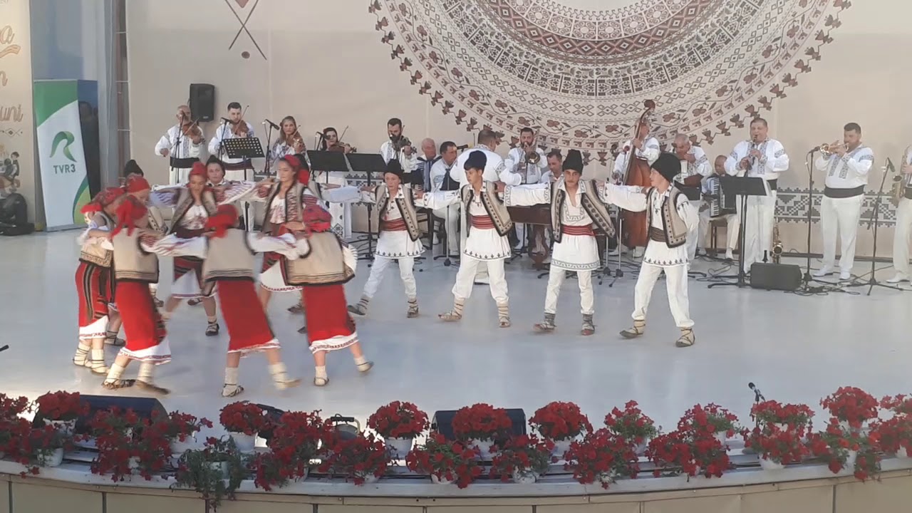 Ansamblul folcloric "PADURETUL" OSESTI