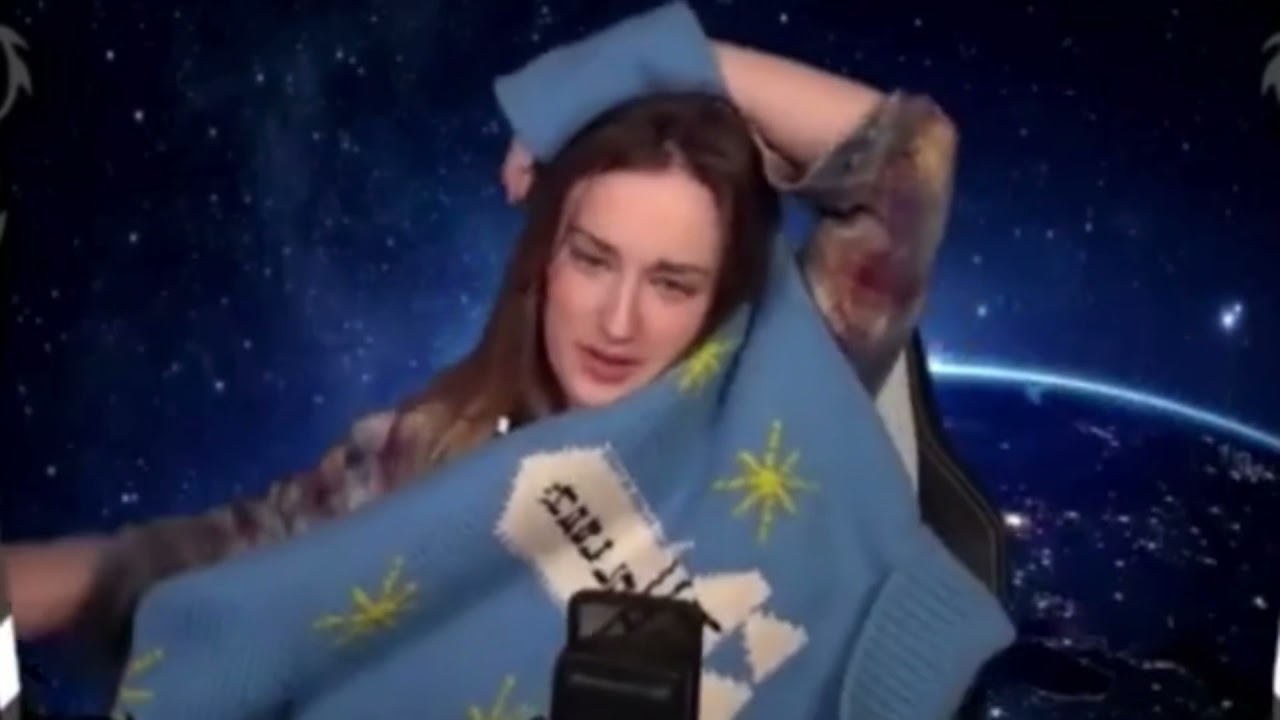 ashley johnson behaving like a totally regular human being