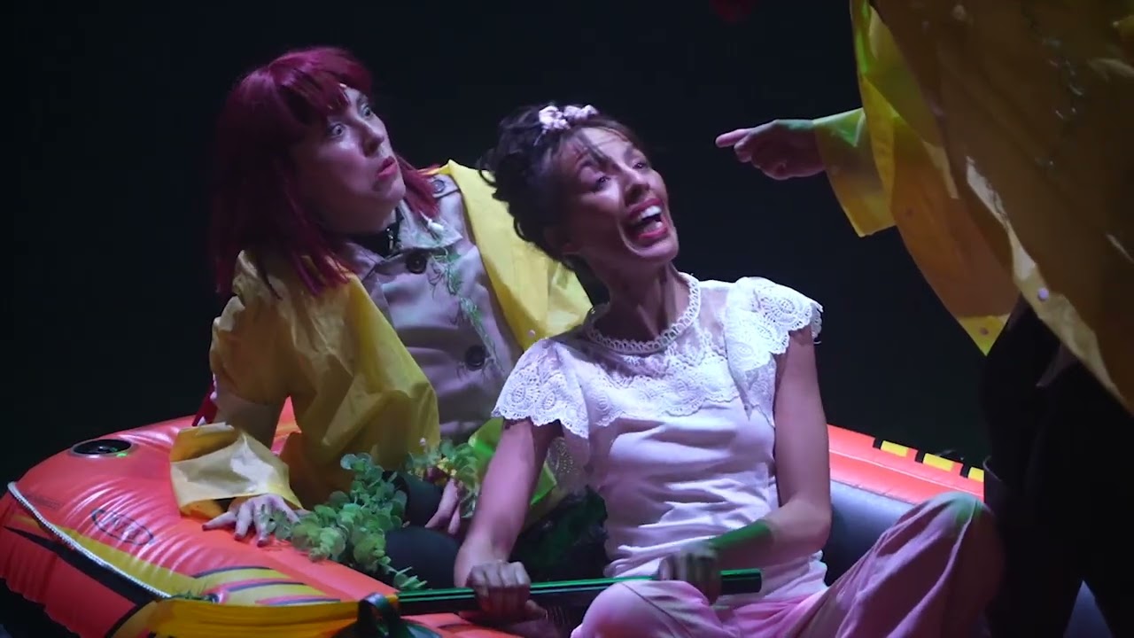 Trois scènes de Pour votre Bien à la Fabrik Théâtre - Avignon 2025