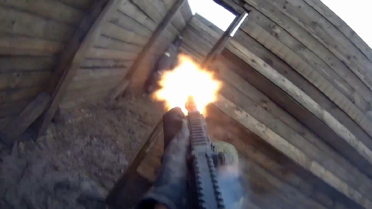 Штурм глазами бойца с нашлемки на полигоне ЮВО | Кадры с нашлемной камеры штурмовых групп на учебе