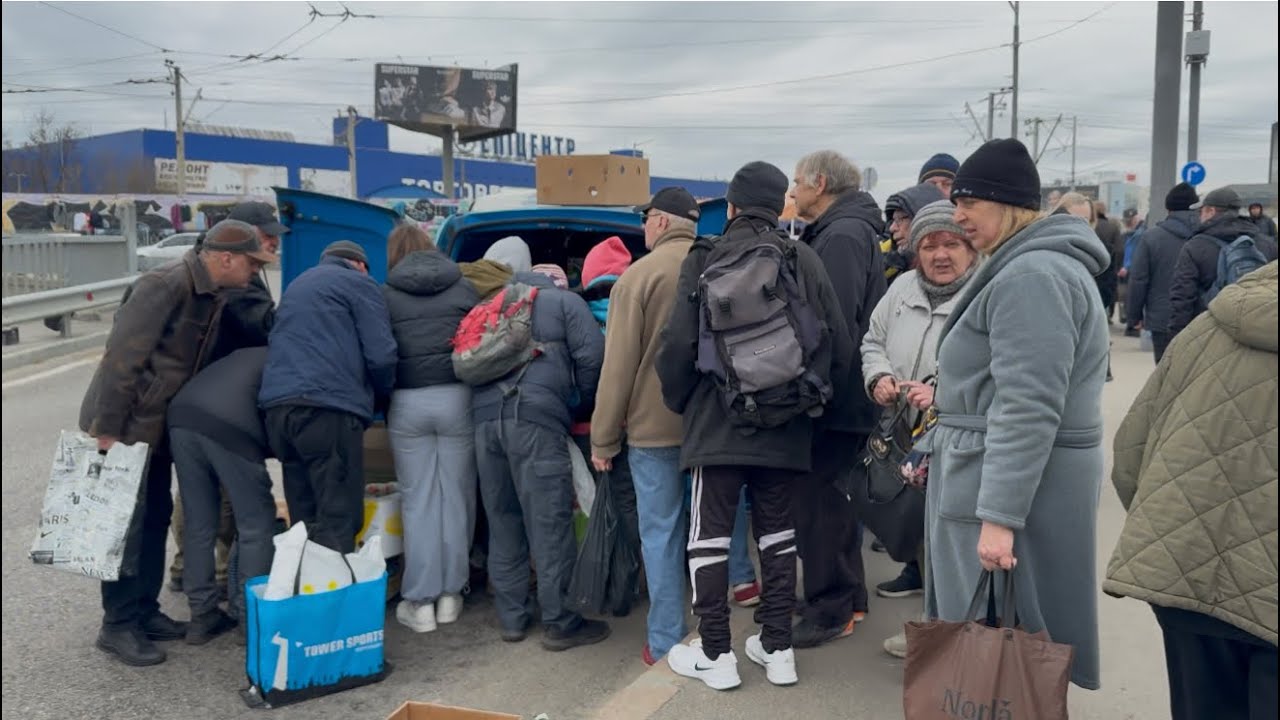 НАТОВПИ ЛЮДЕЙ І ШАЛЕНІ ЧЕРГИ- БАРАХОЛКА ПОЧАЙНА рве 12.04.2025р.