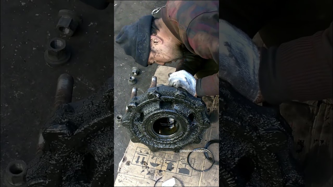 Repairing the axle tube and replacing the oil seal to fix rear wheel oil leakage.