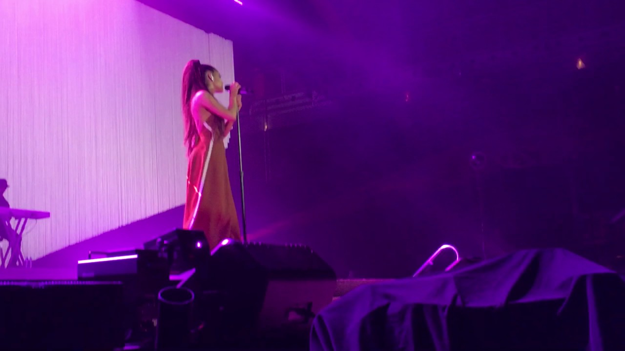 Ariana Grande (Somewhere Over The Rainbow) - Dangerous Woman Tour Lyon HD