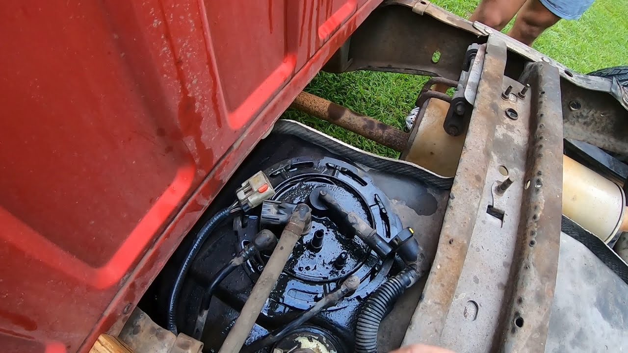 Снятие и замена топливного фильтра и топливного насоса Ford Ranger 3.0L 2006 года