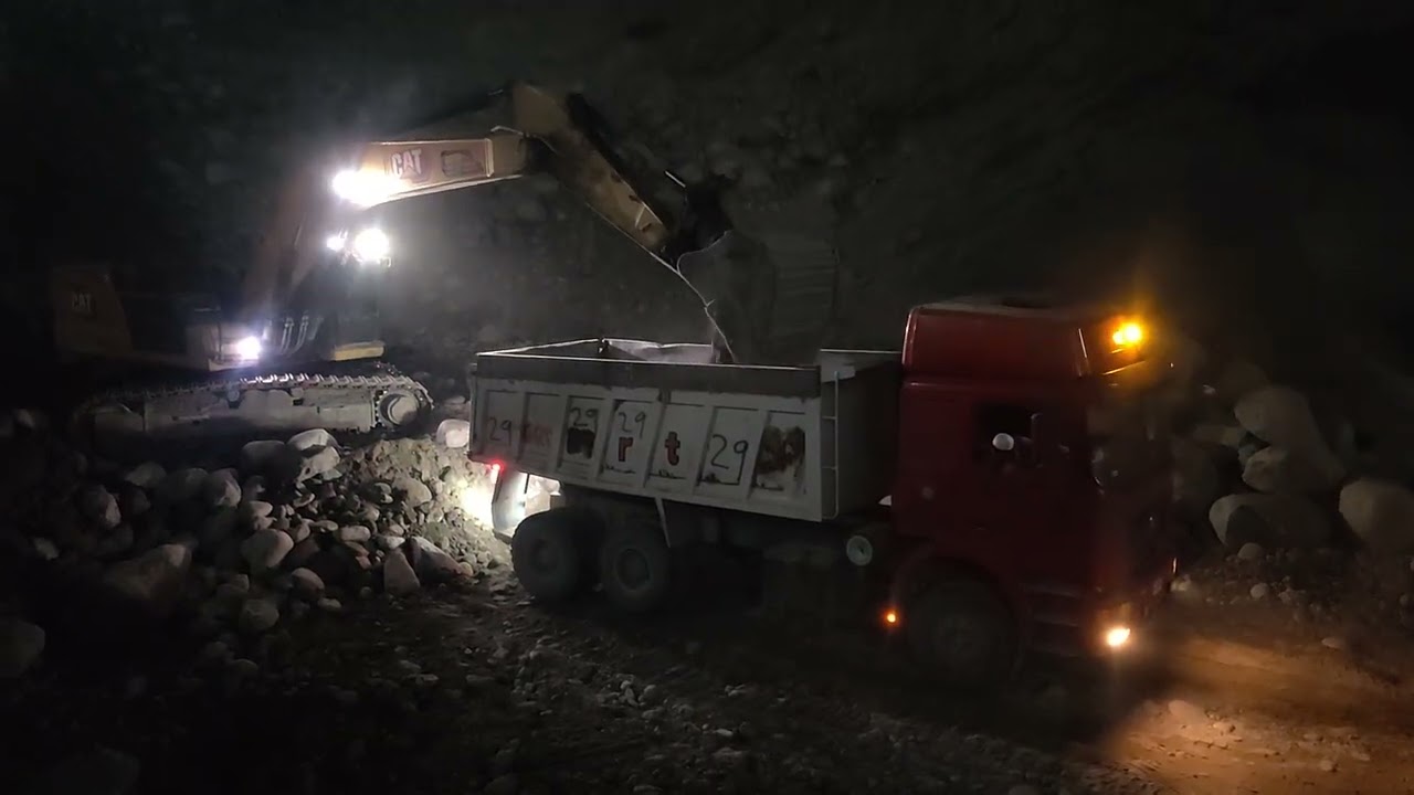 #chaterpiller³³⁶ #Exveater #Heavy #construction Equipment Earth mining #truck loading