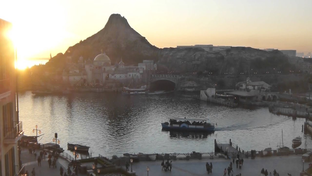 2016年1月東京ディズニーリゾート ホテルミラコスタ ５３２３号室から夕日に染まるハーバービューとプロメテウス火山Tokyo disney resort sea DMC-FX700 ４人部屋