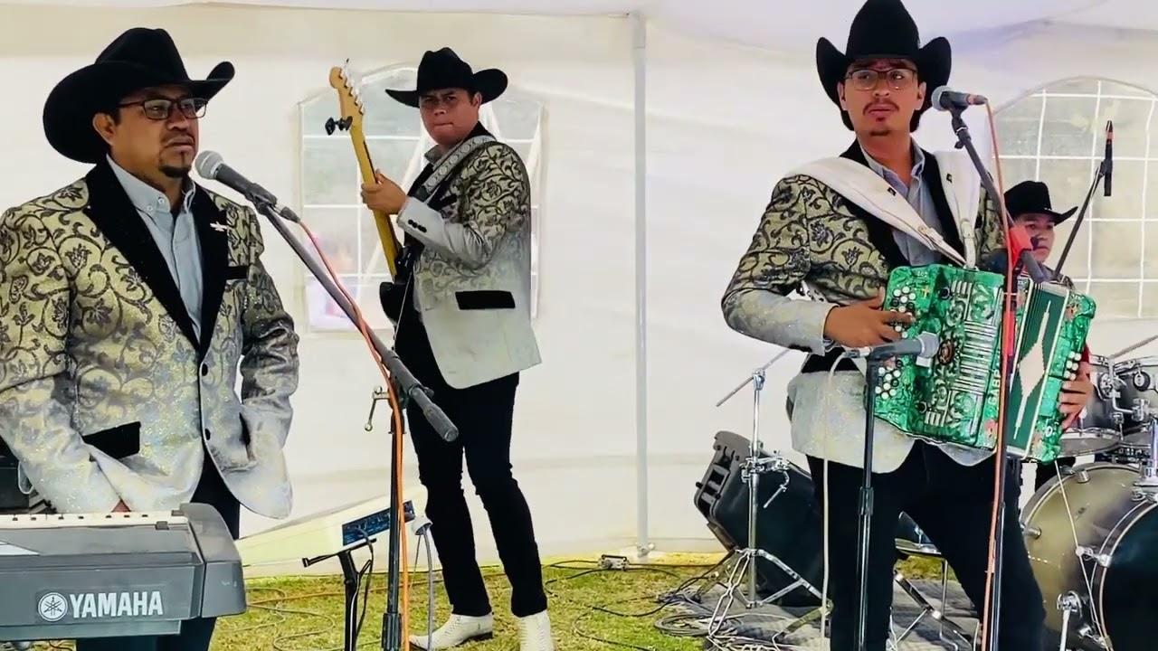 Nomas un camino hay - corridos cristianos - grupo lealtad en vivo