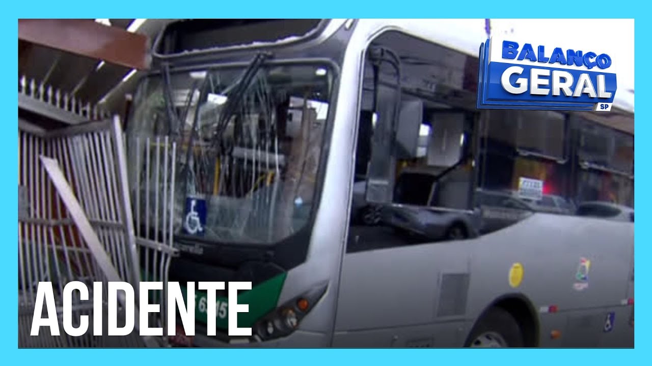 Motorista sofre mal súbito e bate ônibus na zona leste de SP