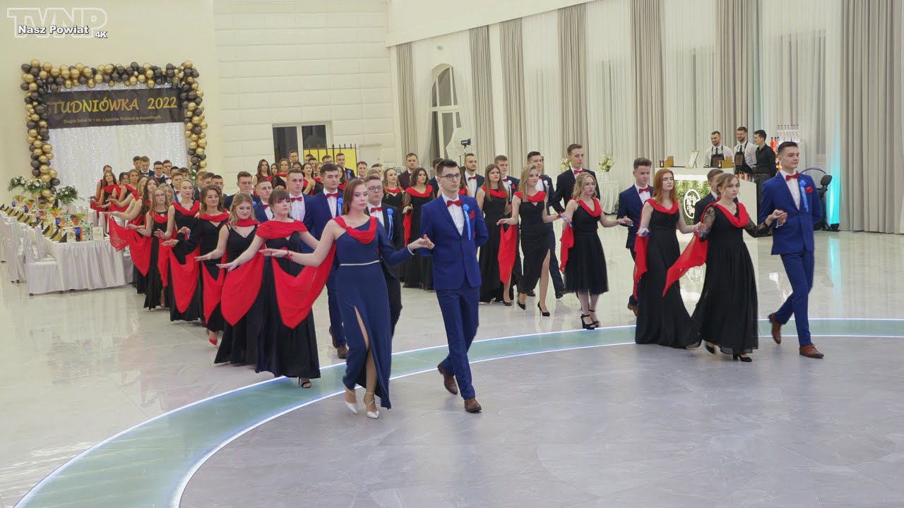 Pierwszy Polonez Studniówkowy 2022 - ZS Nr 1 w Kozienicach (TVNP 2022.01.21)