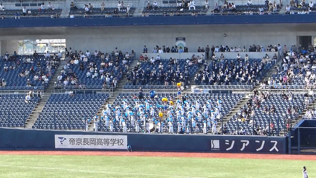 日本文理 試合前のシートノック時の応援風景